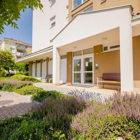 Beszedes 66 By Bltn Apartment